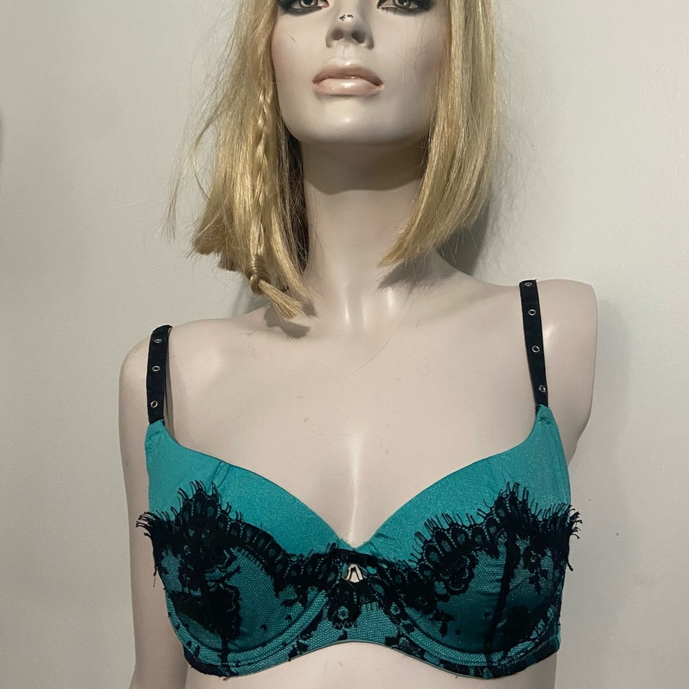 Victoria’s Secret very sexy bra